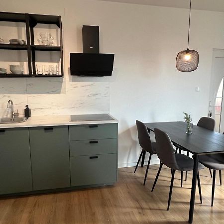 The One By Moro Apartment Vantacici Bagian luar foto